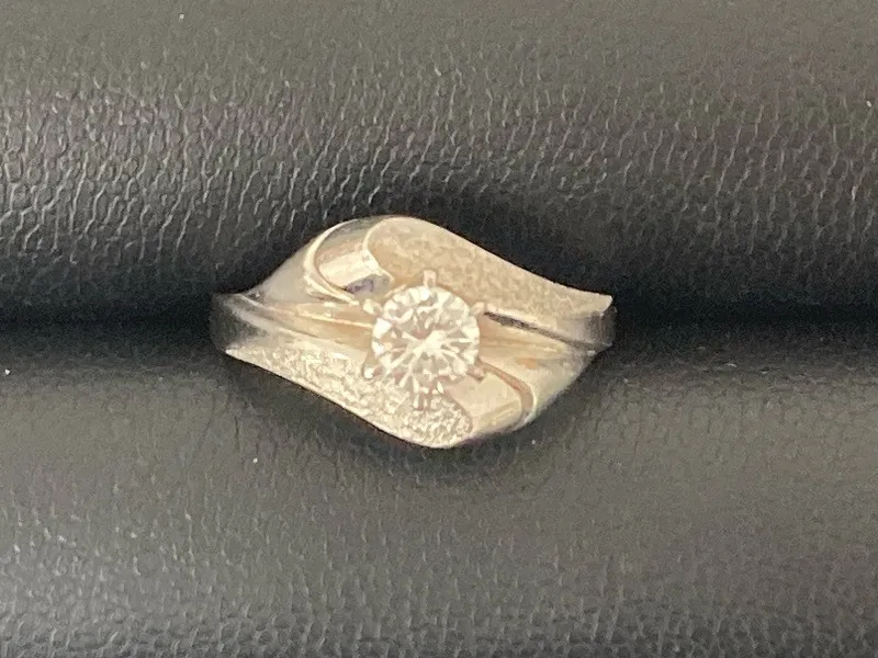 【ダイヤモンドのリング】を宮城県白石市のお客様からお買取りさせていただきました