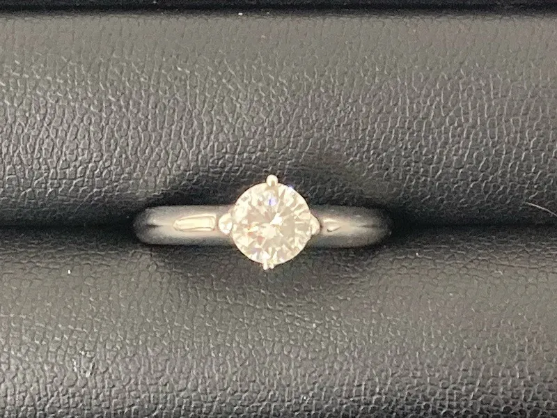 【ダイヤモンドのリング】を宮城県白石市のお客様からお買取りさせていただきました	